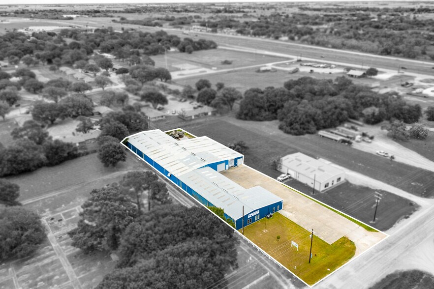 More Photos Of 601 S Meadow Ln, El Campo Warehouse For Lease