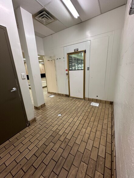 More Photos Of 5049-5057 Garrett Ave, Beltsville Freestanding For Lease