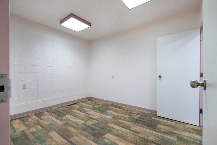 More Photos Of 6209 44 St, Lloydminster Office For Lease