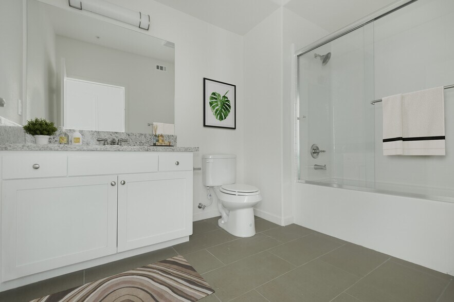 More Photos Of 422 S Lake St, Los Angeles Apartments For Sale