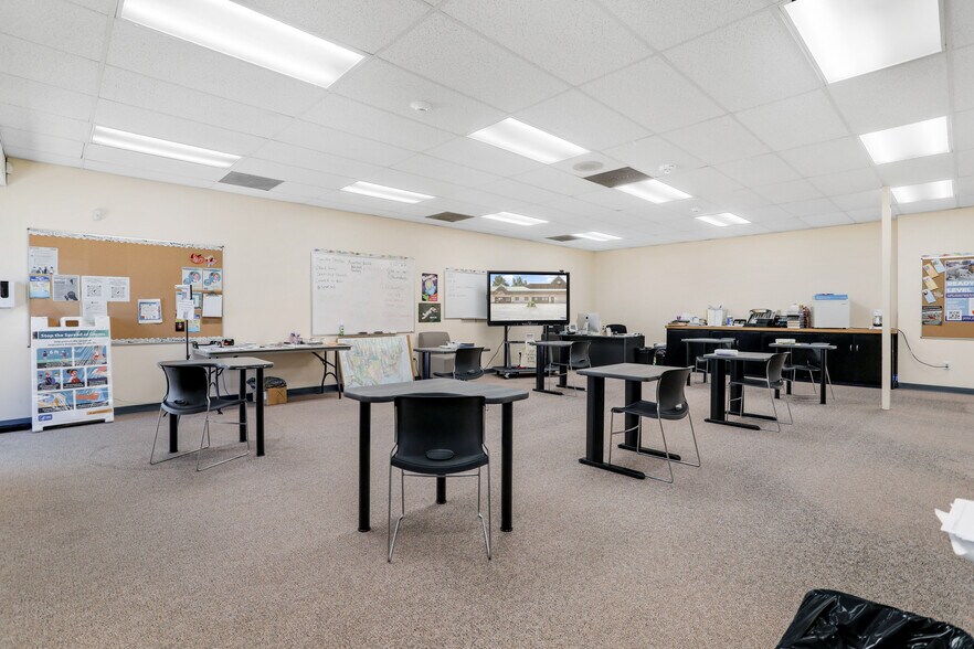 More Photos Of 8807 Thornton Rd, Stockton Storefront Retail Office For Lease