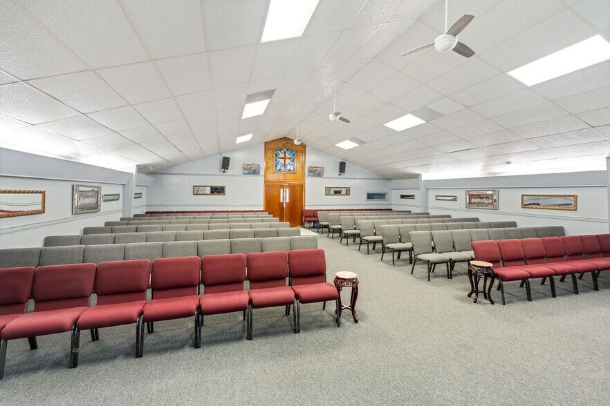 More Photos Of 8166 S US Highway 59, Diboll Religious Facility For Sale