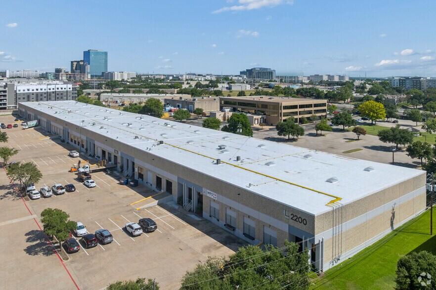 More Photos Of 2200 Denton Dr, Austin Warehouse For Lease