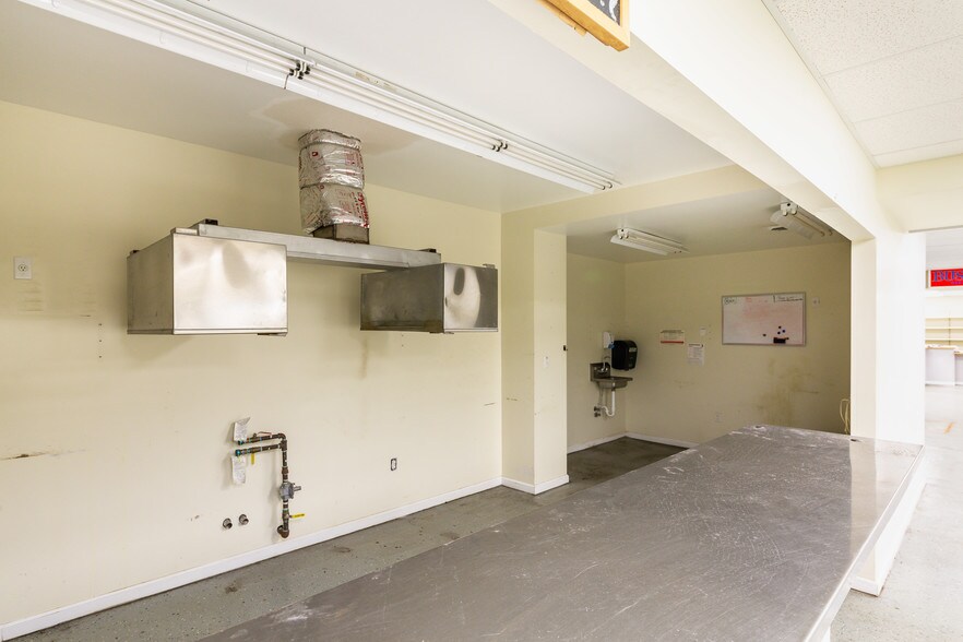 More Photos Of 11485 N Territorial Rd, Dexter Freestanding For Sale