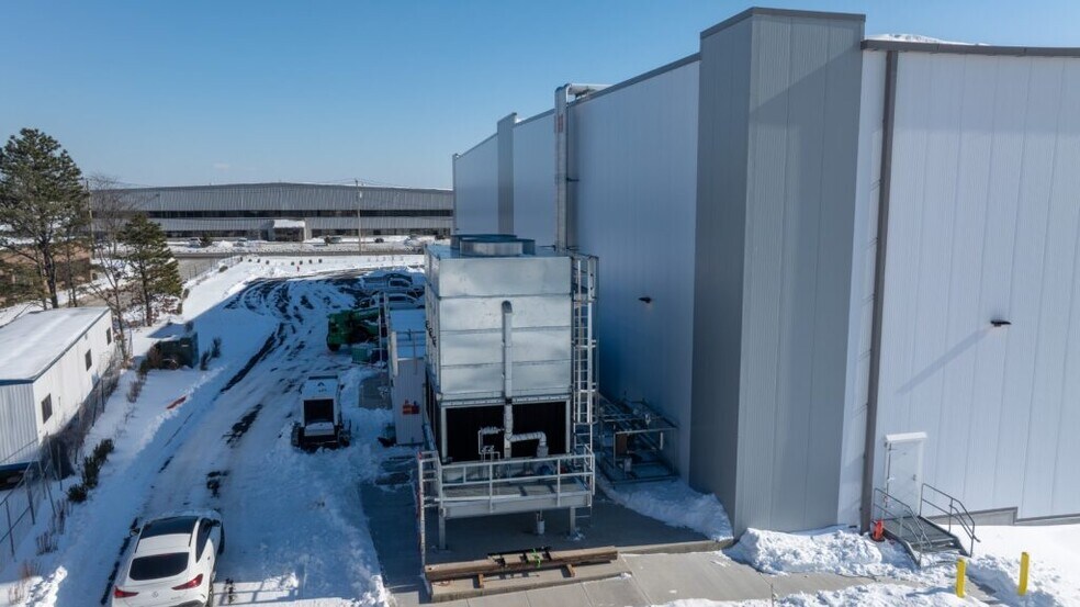 More Photos Of 2100 Smithtown Ave, Ronkonkoma Refrigeration Cold Storage For Lease