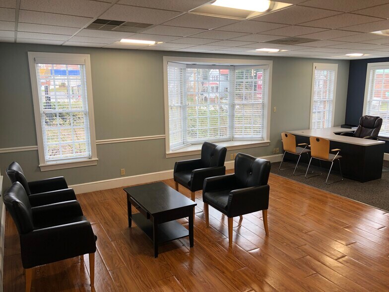 More Photos Of 156 E Market St, Martinsville Office Residential For Lease