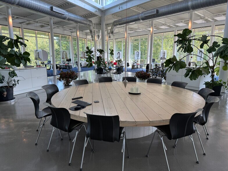 More Photos Of 5510 Ecopark Dr, Alpharetta Manufacturing For Sale