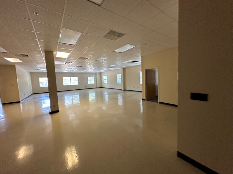 More Photos Of 3200 Wellons Blvd, New Bern Office For Sale