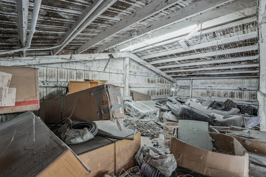 More Photos Of 10 Barry Ave, Mascotte Auto Repair For Sale