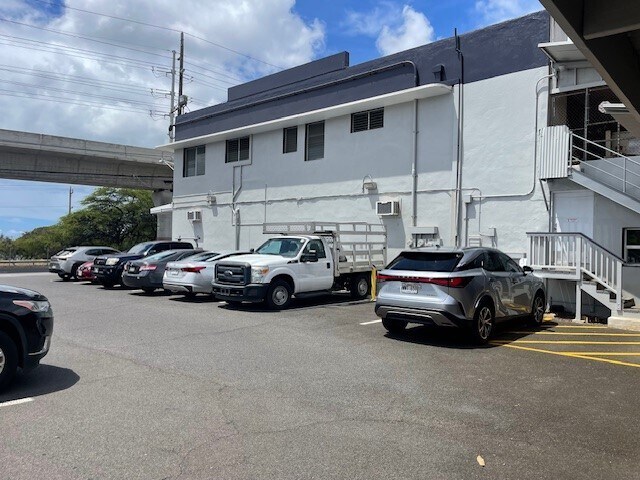 More Photos Of 98-390 Kamehameha Hwy, Aiea Freestanding For Lease