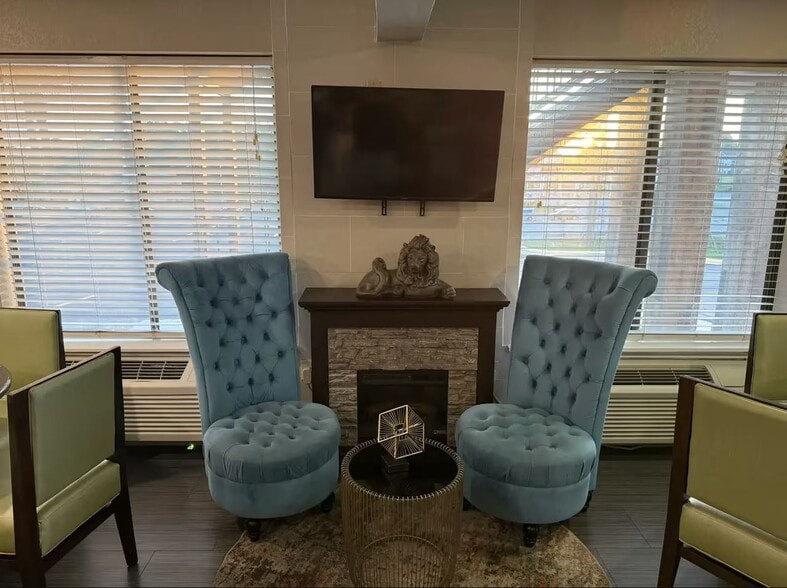 More Photos Of 3925 S Ferdon Blvd, Crestview Hotel For Sale