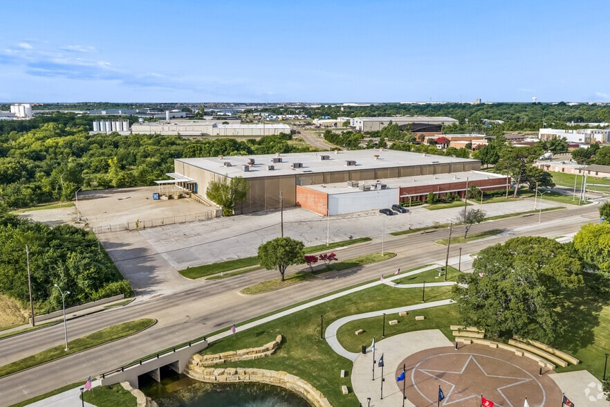 More Photos Of 1500 E Broad St, Mansfield Manufacturing For Sale