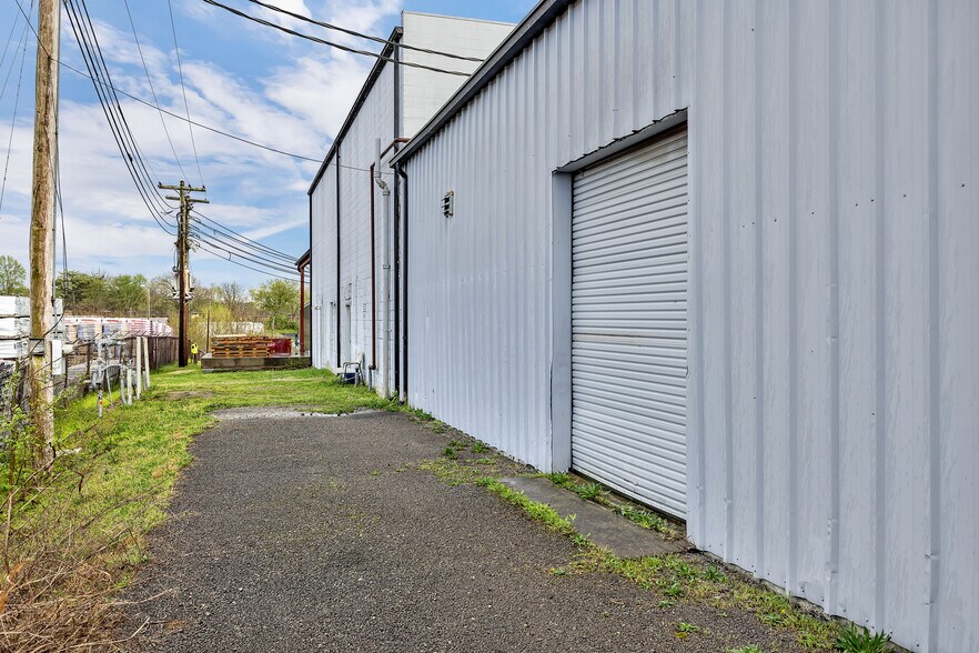 More Photos Of 1512 Nashville Hwy, Columbia Manufacturing For Lease