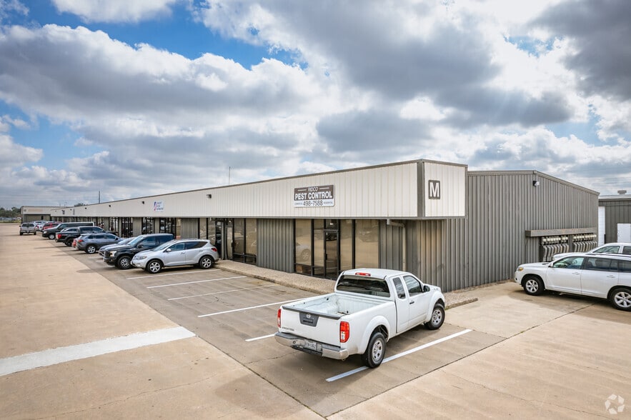 More Photos Of 12999-13003 Murphy Rd, Stafford Unknown For Lease