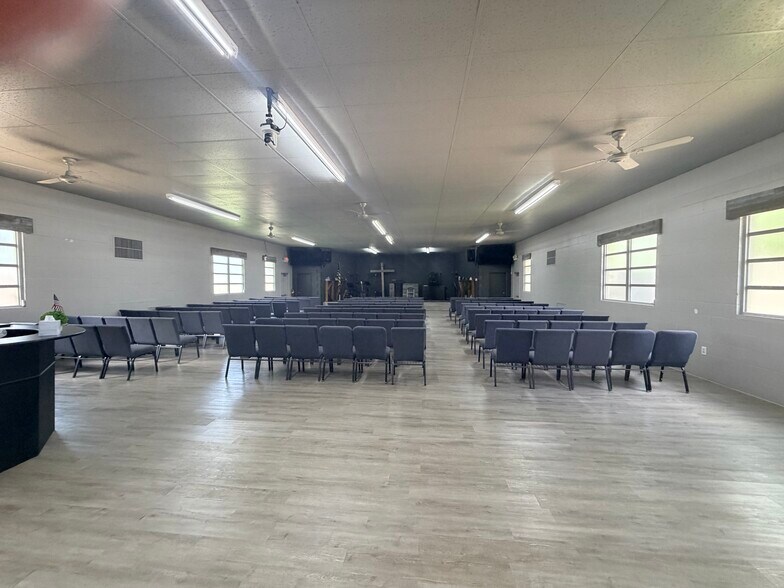 More Photos Of 2255 US 42, London Specialty For Lease