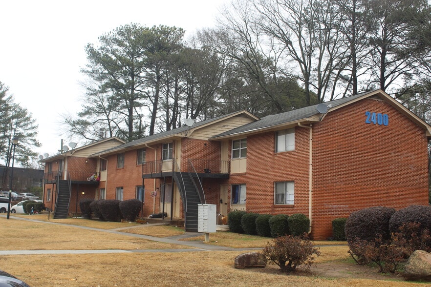 More Photos Of 2400 Beverly Hills Dr, Atlanta Apartments For Sale