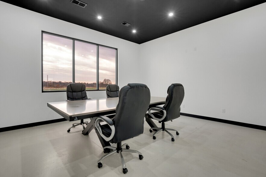 More Photos Of 22800 Highway H, Sedalia Manufacturing For Sale