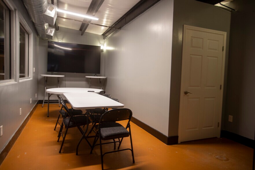 More Photos Of 25000 US 59 Rd, El Campo Flex For Sale