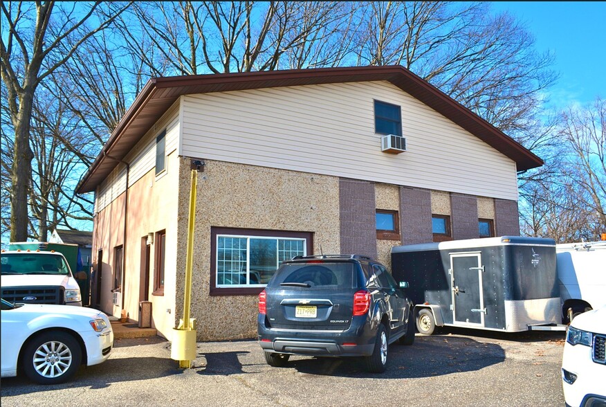 Primary Photo Of 915 US Highway 1, Avenel Auto Dealership For Sale