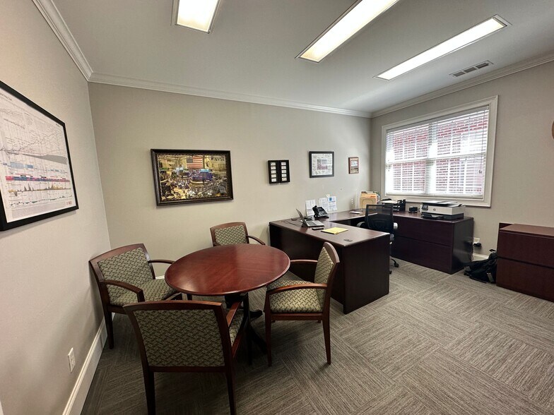 More Photos Of 327 Dahlonega Rd, Cumming Office For Lease