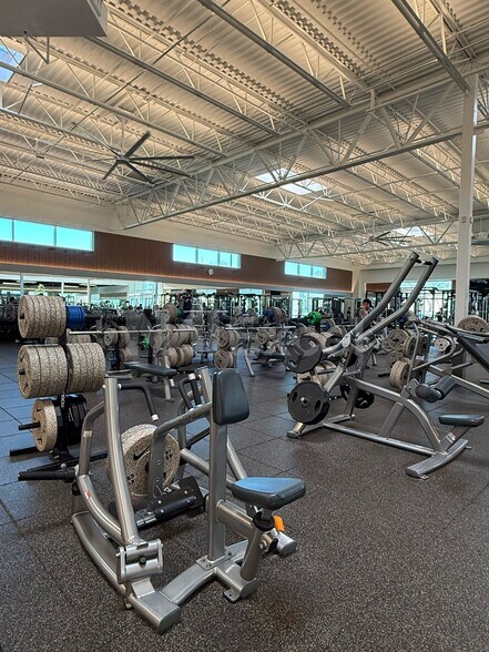 More Photos Of 9955 Braun Rd, Helotes Health Club For Sale