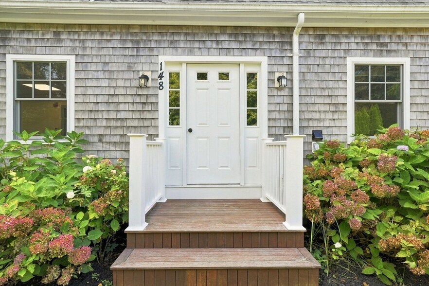 More Photos Of 148 Katama Rd, Edgartown Flex For Sale