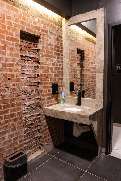 More Photos Of 800 E San Antonio Ave, El Paso Office For Lease