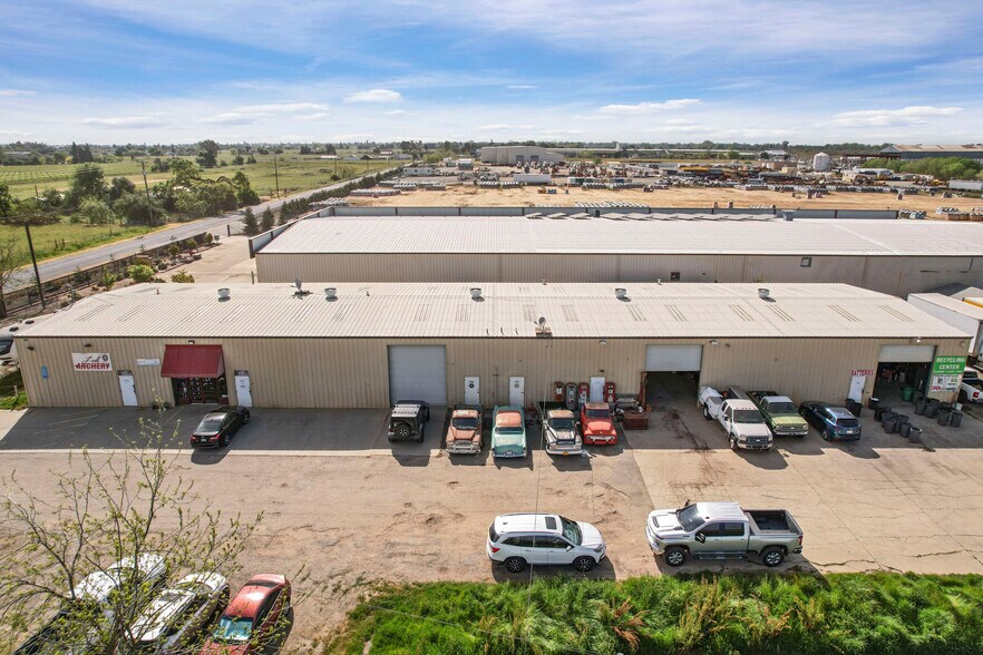 More Photos Of 12811 E Brandt Rd, Lockeford Warehouse For Sale