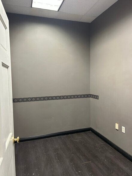 More Photos Of 10158 Niagara Falls Blvd, Niagara Falls Storefront Retail Office For Sale