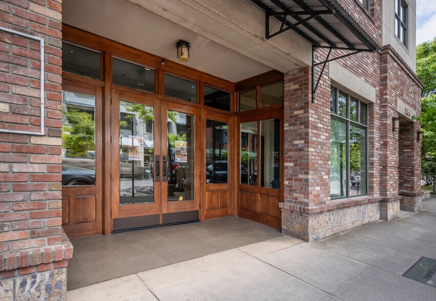 More Photos Of 180 Lithia Way, Ashland Office Residential For Sale