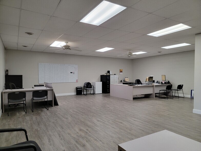 More Photos Of 6202 Material Ave, Loves Park Light Distribution For Sale