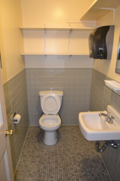 More Photos Of 1366 E Main St, Shrub Oak Unknown For Lease