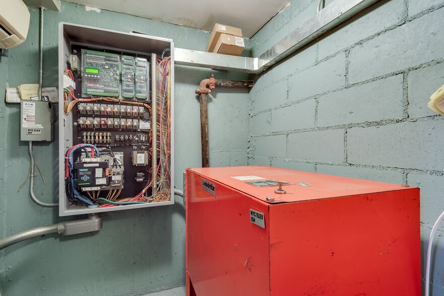 More Photos Of 518 Meeker Ave, Brooklyn Apartments For Sale