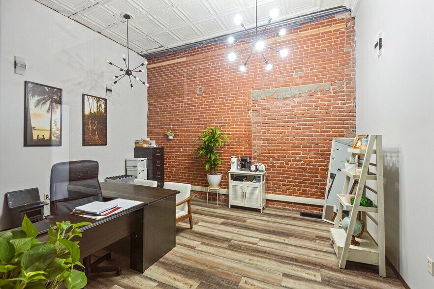 More Photos Of 210 E Grand Ave, Ponca City Office For Sale