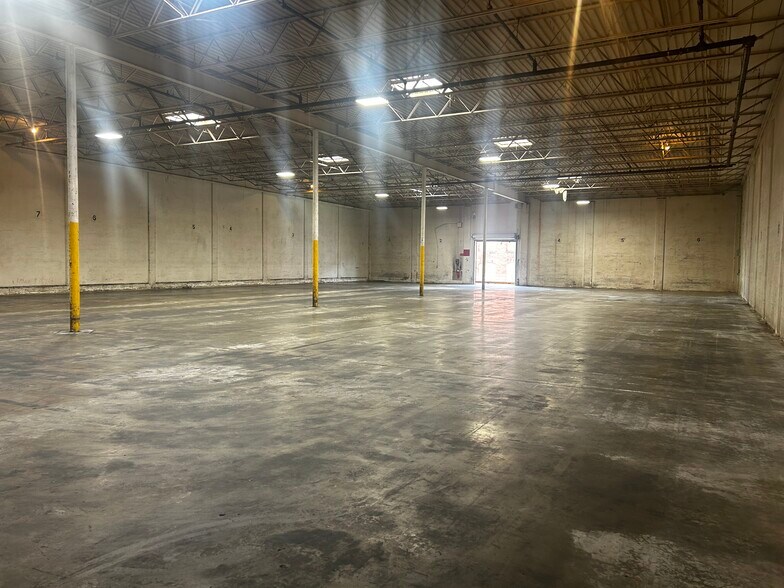 More Photos Of 55 Church st, Marion Warehouse For Lease