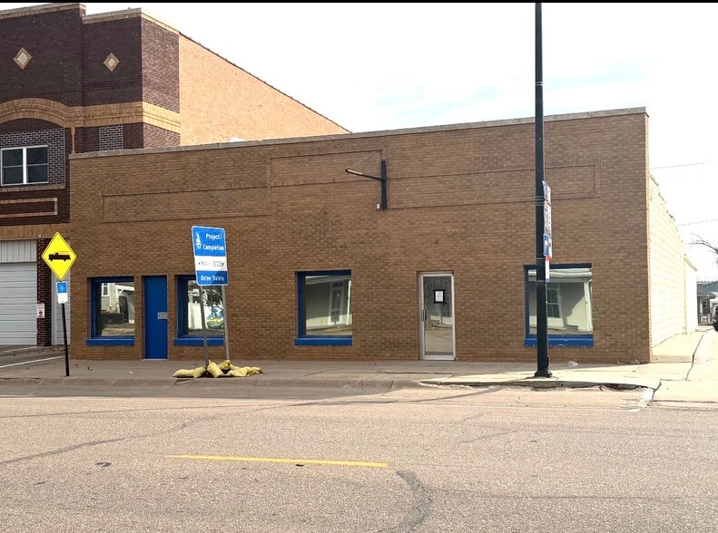 More Photos Of 217 E 8th St, Cozad Flex For Sale