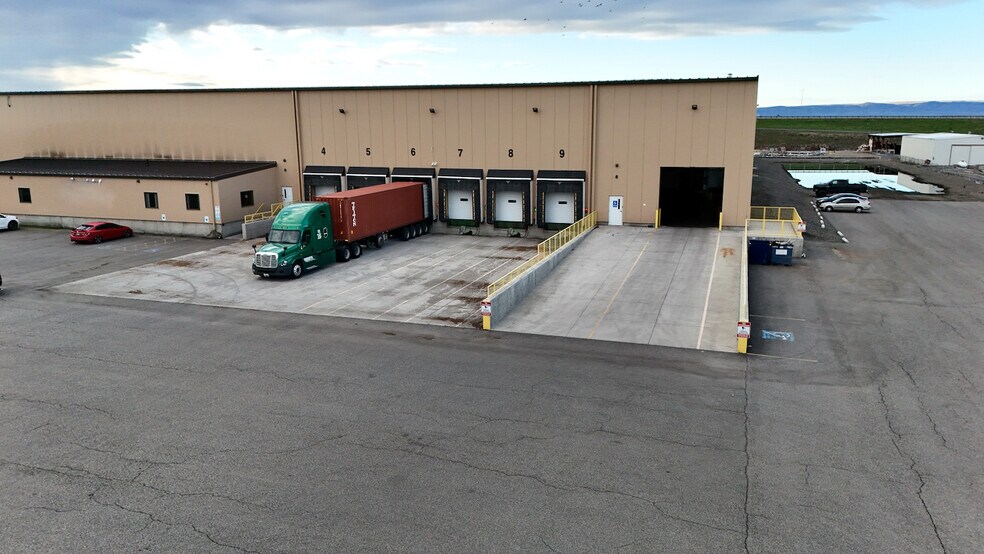 More Photos Of 319 E South Hill Rd, Sunnyside Warehouse For Lease