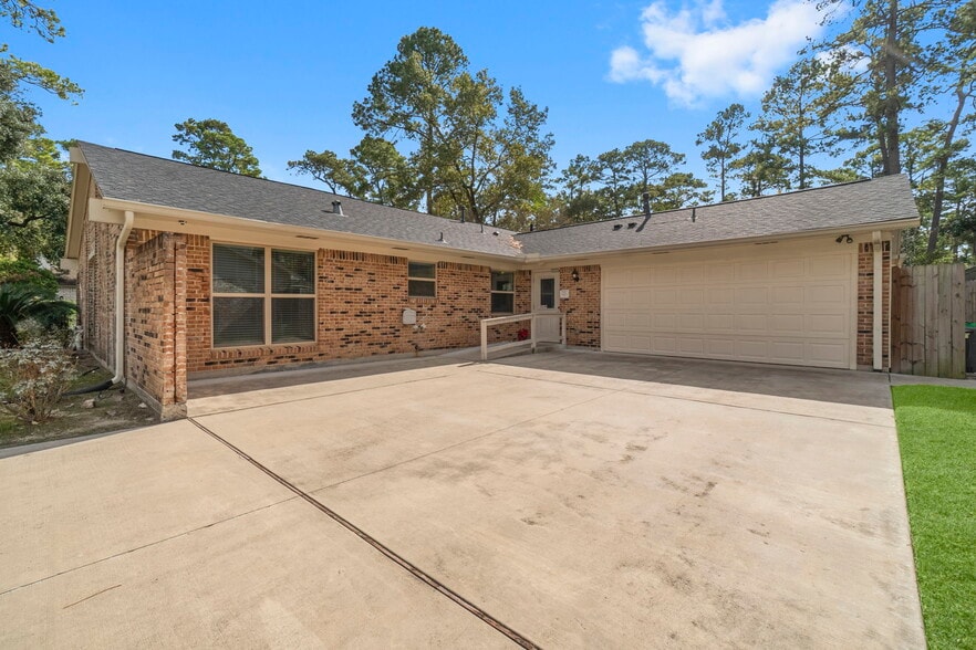 More Photos Of 1930 River Falls Dr, Kingwood Assisted Living For Sale