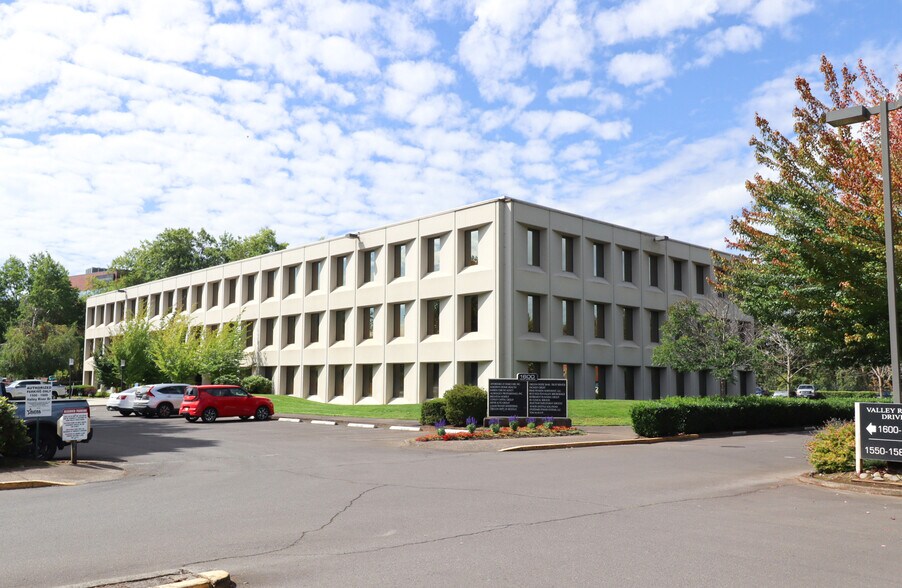 More Photos Of 1500 Valley River Dr, Eugene Unknown For Lease