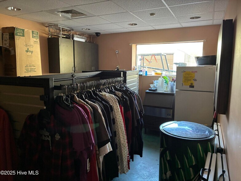 More Photos Of 8739 Caratoke Hwy, Harbinger General Retail For Sale