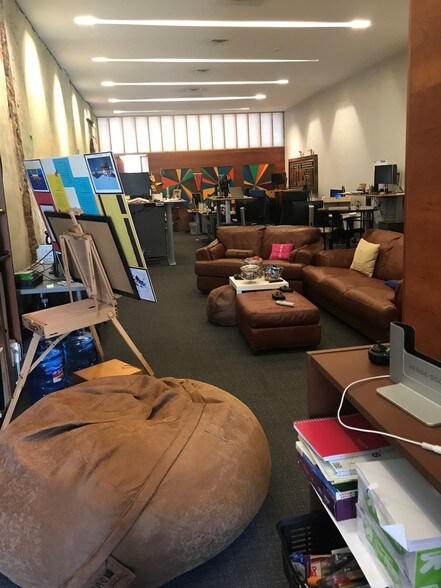 More Photos Of 300 Main St, Houston Storefront Retail Office For Lease