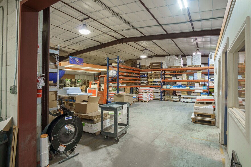 More Photos Of 611 S Mobberly Ave, Longview Flex For Sale