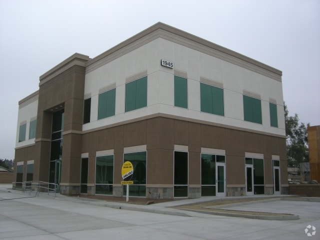 More Photos Of 1945 W 9th St, Upland Loft Creative Space For Lease