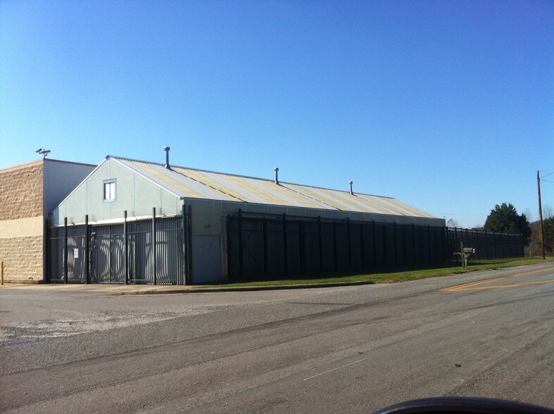 More Photos Of 2099-2195 North Bridge St, Elkin Unknown For Lease