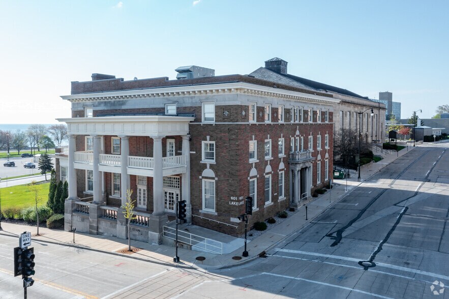 More Photos Of 601 Lake Ave, Racine Office For Sale