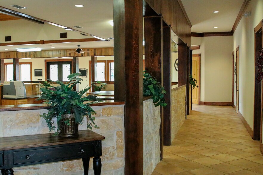 More Photos Of 404 Wynn Dr, Jacksonville Loft Creative Space For Sale