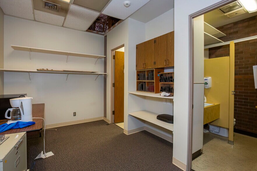 More Photos Of 873-875 6th St, Bremerton Bank For Lease