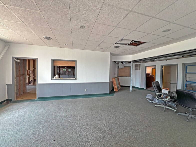 More Photos Of 334 W Main St, Decatur Flex For Lease