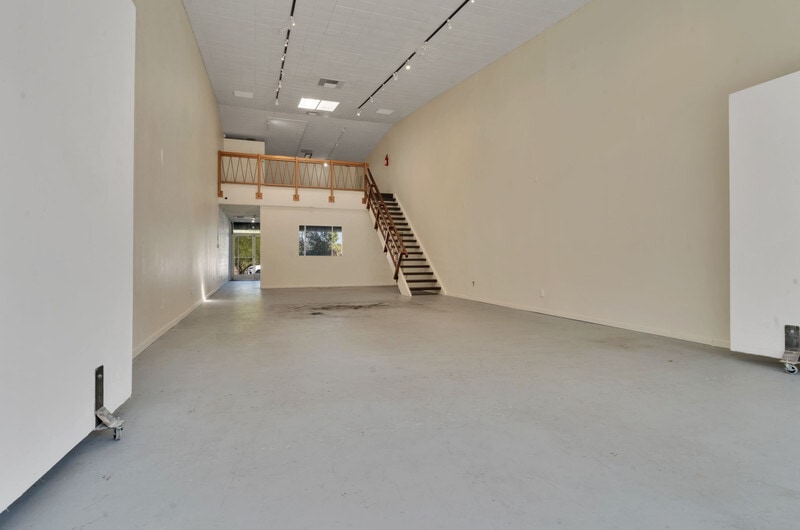 More Photos Of 462 S Palm Canyon Dr, Palm Springs Storefront Retail Office For Lease