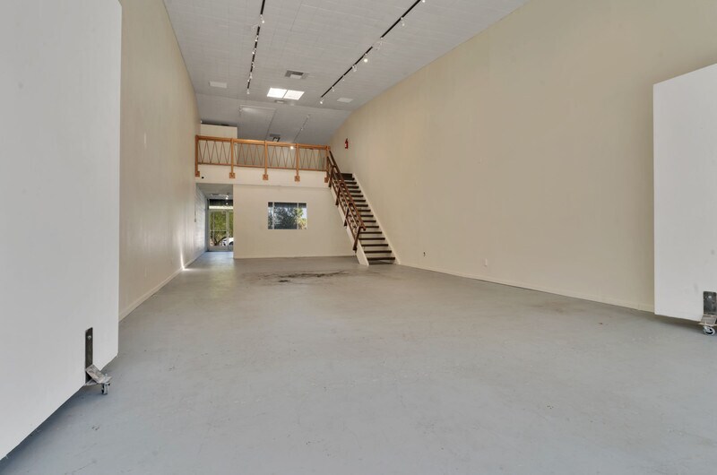 More Photos Of 462 S Palm Canyon Dr, Palm Springs General Retail For Sale